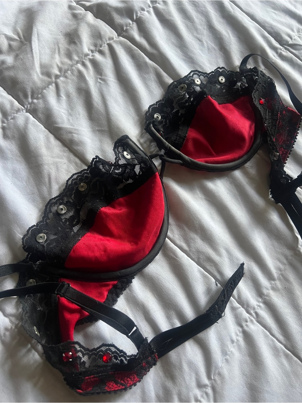 BLACK AND RED VINTAGE LACE BALCONETTE BRA WITH GEMS - Picture 6 of 9